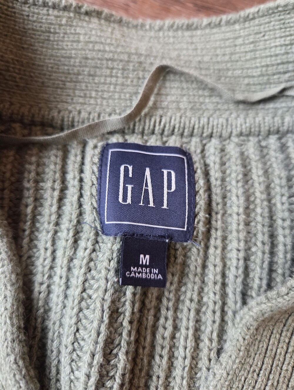 GAP Sage Green Knit Semi Cropped Cardigan Sweater Button Womens size Medium - Picture 6 of 9